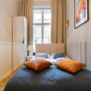 Modern Pilsudskiego Street Apartment